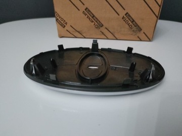 TOYOTA COROLLA VERSO 04- ZNAKY ZNAK LOGO FACELIFT 75301-0F010
