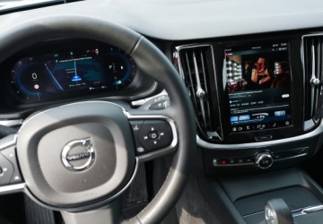 Volvo V60 II  2024 Volvo V60 2,0T 177 aut Hak Ogrz,Kier.+4xFotele Kamera DVD DAB NFC perła TOP, zdjęcie 17