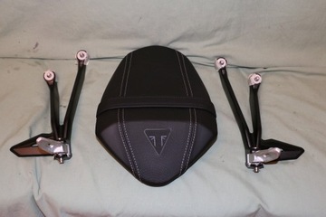 TRIUMPH STREET TRIPLE TYLNE SIEDZENIE + PODNÓŻKI