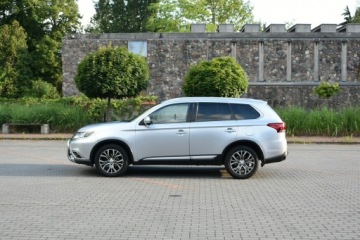 Mitsubishi Outlander III SUV Facelifting 2015 2.0 MIVEC 150KM 2016 Mitsubishi Outlander 4WD 2.0 150KM Automat 2016r., zdjęcie 3