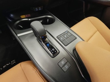 Lexus UX Crossover Facelifting 2.0 300h 199KM 2025 LEXUS UX 300h F Sport Design 2.0 Hybrid Dynamic Force 199KM 2025, zdjęcie 11