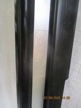 Уплотнитель скребка с полосой Audi A4 8D0853284