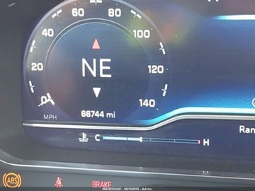 Chevrolet Suburban GMT900 2022 Chevrolet Suburban Z71 2022 5.3l 5.3 Benzyna 355KM, zdjęcie 11