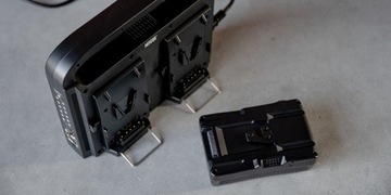 4-канальное зарядное устройство Newell BP-4CH для аккумуляторов V-mount_OUTLET