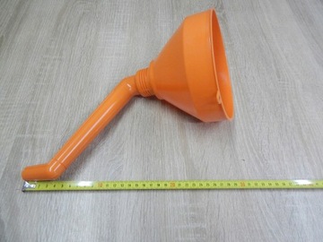 Угловая воронка 160 мм с сеткой PRESSOL объемом 1,2 л.