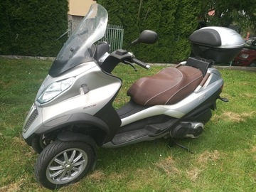 Oparcie kufra centralnego Piaggio.