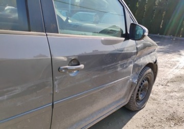 Volkswagen Touran II 1.6 TDI 105KM 2012 Volkswagen Touran 2012r, 1.6 TDI. Lekko przetarte boki. Jezdzi. 1.6 Diesel, zdjęcie 25