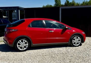 Honda Civic VIII Hatchback 3d 1.8 i-VTEC 140KM 2011 Honda Civic 1.8 i-VTEC 140KM benzyna niski przebieg PDC Climatronic welur, zdjęcie 5