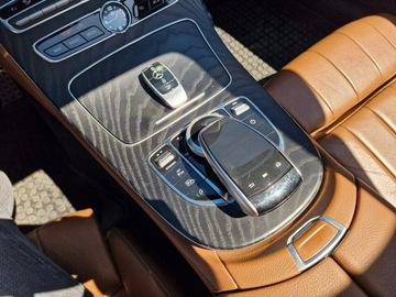 Mercedes Klasa E W213 Coupe 2.0 220d 194KM 2019 Mercedes E 220 2.2 CDI 194 KM, 4-Matic, Kamery, zdjęcie 26