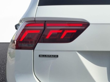 Volkswagen Tiguan Allspace SUV Facelifting 2.0 TSI 190KM 2022 Volkswagen Tiguan Allspace 2.0 TSI 190 KM 4Mot. R-Line DSG, Niski przebieg, zdjęcie 12