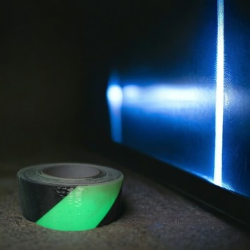 TAŚMA ANTYPOŚLIZGOWA FLUORESCENCYJNA CZARNa FOTO świecąca ostrzegawcza 5m