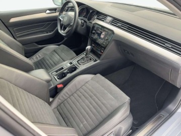 Volkswagen Passat B8 Variant Facelifting 1.5 TSI EVO 150KM 2022 Volkswagen Passat 1.5 TSI 150KM DSG FV23 AppConnect ACC 1.5 Benzyna, zdjęcie 11