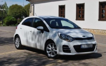 Kia Rio III Sedan Facelifting 1.2 DOHC CVVT 84KM 2015 Kia Rio GWARANCJA, 2015r, 1.2 Benzyna 84KM, Niski przebieg, Ladnie utrzyma, zdjęcie 1