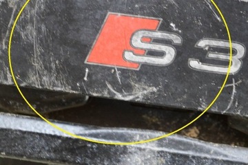 AUDI A3 8V S3 QUATRO PŘEDNÍ PRAVÝ TŘMEN BRZDOVÝ 8V0615124B 2.0 BENZÍN