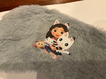 РАССЛАБЛЯЮЩАЯ ГЛАЗНЫЕ ПУЗЫРЬКИ СПАЛЬНАЯ МАСКА GABBY'S DOLLHOUSE CAT HOUSE GABI