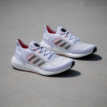 ADIDAS ULTRABOOST