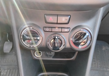 Peugeot 208 I Hatchback 5d Facelifting 1.6 BlueHDi 75KM 2017 Peugeot 208 2017r, Salonowy. 1.6 HDI. Uszkodzony przod. Jezdzi. 1.6 75KM, zdjęcie 13