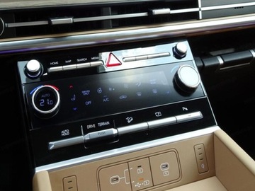 Hyundai Santa Fe V 1.6 T-GDI HEV 215KM 2025 Santa Fe 1.6 T-GDI HEV Platinum 4WD aut 5os. 215KM 2025, zdjęcie 6