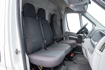 Чехлы на сиденья Opel Vivaro 3 человека по индивидуальному заказу 2001-2014 гг.