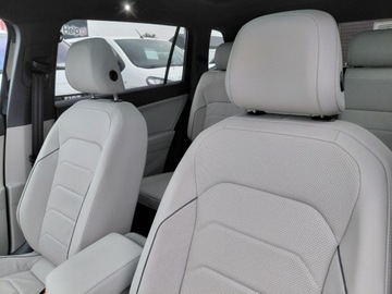 Volkswagen Tiguan II SUV Facelifting 2.0 TSI 190KM 2023 Volkswagen Tiguan R-Line Panorama Kamera Hands Free Navi El.fotele PDC Alu, zdjęcie 17