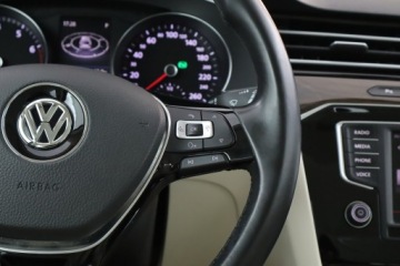 Volkswagen Passat B8 Variant 1.8 TSI BlueMotion Technology 180KM 2016 VW Passat 1.8 TSI, Salon Polska, Serwis ASO, zdjęcie 17