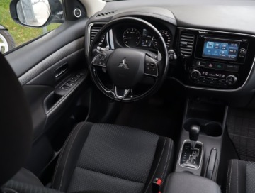 Mitsubishi Outlander III SUV Facelifting 2015 2.2 DI-D 150KM 2016 Mitsubishi Outlander 2.2 DI-D, Salon Polska, zdjęcie 6