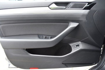 Volkswagen Passat B8 Variant Facelifting 2.0 TDI SCR 200KM 2022 Volkswagen Passat 2.0 TDi 200KM DSG7 Business SalonPL ASO NaviKameraTravel, zdjęcie 24