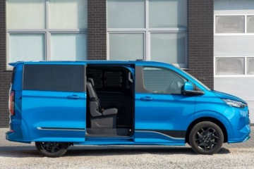 Ford Tourneo Custom II  L1 2.5 Plug-in Hybrid  232KM 2025 Ford Tourneo Custom SPORT 8-osób L1H1 2.5 PHEV, zdjęcie 3