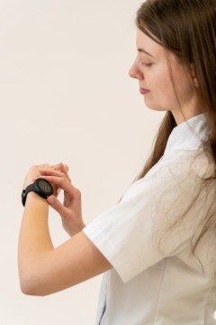 CardiacSense — профессиональные медицинские часы с ЭКГ