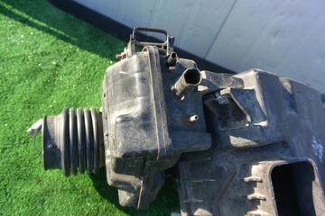 NISSAN MAXIMA QX A33 POUZDRO FILTRU VZDUCHU