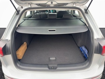 Volkswagen Golf VIII Variant 1.5 eTSI 130KM 2023 Volkswagen Golf 1.5 eTSI FV 23 Gwarancja 1.5 Benzyna 129KM, zdjęcie 32