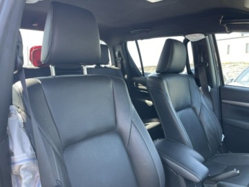 Toyota Hilux VIII Podwójna kabina Facelifting 2.8 D-4D 204KM 2023 Toyota Hilux Invincibl 4x4 Auto. Podgrz. Skóra, zdjęcie 12