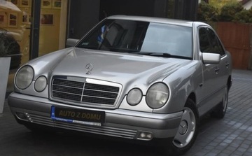 Mercedes Klasa E W210 Sedan 2.3 150KM 1996 Mercedes-Benz Klasa E Mercedes-Benz Klasa E 230 Classic 2.3 Benzyna 150KM, zdjęcie 1