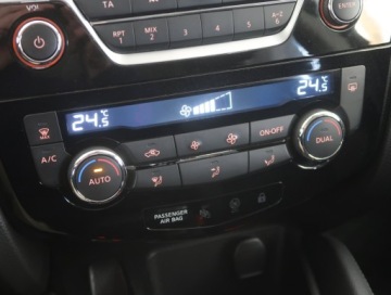 Nissan Qashqai II Crossover 1.2 DIG-T 115KM 2017 Nissan Qashqai 1.2 DIG-T, Salon Polska, Klima, zdjęcie 11