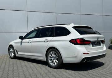 BMW Seria 5 G30-G31 Touring Facelifting 2.0 520d 190KM 2021 BMW Seria 5 Skora Automat Navi Kamera Led Ambiente Hak FV, zdjęcie 9