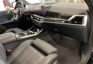 BMW X7 SUV M Facelifting 4.4 M60i 530KM 2025 BMW X7 M60i - Samochod dostepny od reki 4.4 Benzyna 530KM, zdjęcie 15