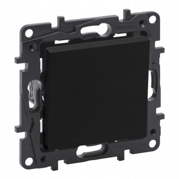 Одиночный разъем Black Legrand Niloe Step