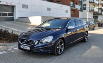 Volvo V60 I Kombi 2.0 D3 163KM 2011 Volvo V60 2,0d 163KM Bezwypadkowy R-Design 2.0 Diesel 163KM