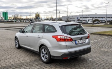 Ford Focus III Kombi 1.0 EcoBoost 100KM 2013 Ford Focus SW Salon PL 2013 r. 114 tys. km Benzyna 100KM, zdjęcie 2