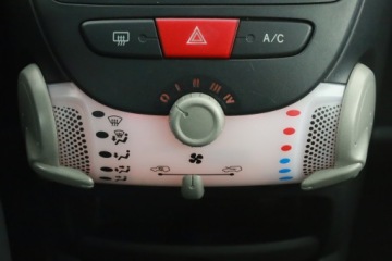 Toyota Aygo I Hatchback 5d Facelifting 1.0 VVT-i 68KM 2013 Toyota Aygo 1.0 VVT-i, Klima, zdjęcie 9