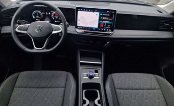 Volkswagen Tiguan II SUV Facelifting 1.5 TSI 150KM 2024 Volkswagen Tiguan serwis ASO 1.5TSI 150KM bezwypadkowy pakiety LED ACC IQd, zdjęcie 8