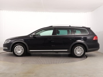 Volkswagen Passat B7 Variant 2.0 TDI CR DPF BlueMotion 140KM 2012 VW Passat 2.0 TDI, Navi, Xenon, Bi-Xenon, Klima, zdjęcie 2