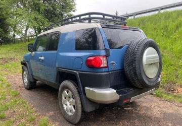 Toyota FJ Cruiser 4.0 239KM 2011 Toyota FJ Toyota FJ 4.0 4x4 4.0 Benzyna 239KM, zdjęcie 3