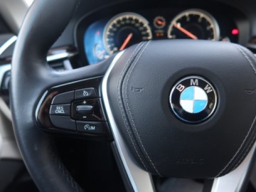 BMW Seria 5 G30-G31 Limuzyna 520d 190KM 2017 BMW 5 520d, Salon Polska, Serwis ASO, 187 KM, zdjęcie 16