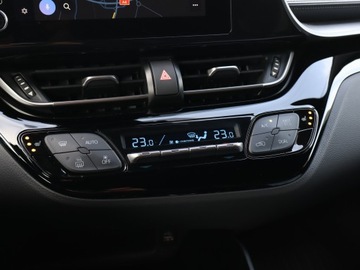 Toyota C-HR I Crossover Facelifting 2.0 Hybrid Dynamic Force 184KM 2022 Toyota C-HR 2.0 Hybrid, Salon Polska, zdjęcie 17
