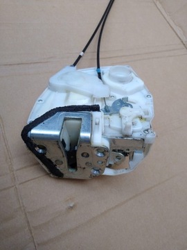 AGILA B SUZUKI SPLASH ZÁMEK DVEŘE LEVÝ ZADNÍ 82202-51K60