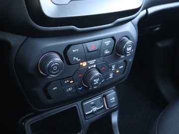 Jeep Renegade SUV Facelifting 1.3 GSE T4 Turbo 150KM 2019 Jeep Renegade 1.3 T-GDI, Salon Polska, Automat, zdjęcie 18
