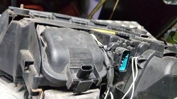 BMW E38 7 SVĚTLO PRAVÁ PŘEDNÍ RINGY XENON 0301043272