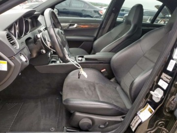 Mercedes Klasa C W205 2013 Mercedes-Benz Klasa C 63 AMG 2013 6.2l 6.2 Benzyna 451KM, zdjęcie 7