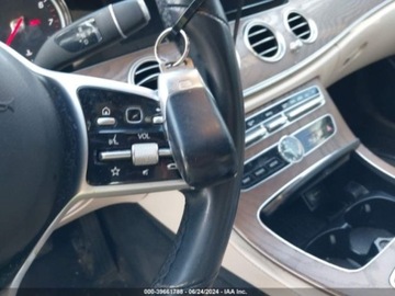 Mercedes Klasa E W213 2019 Mercedes-Benz Klasa E 2019 Mercedes-Benz E-Class E 300 4MATIC Sedan 2.0, zdjęcie 11